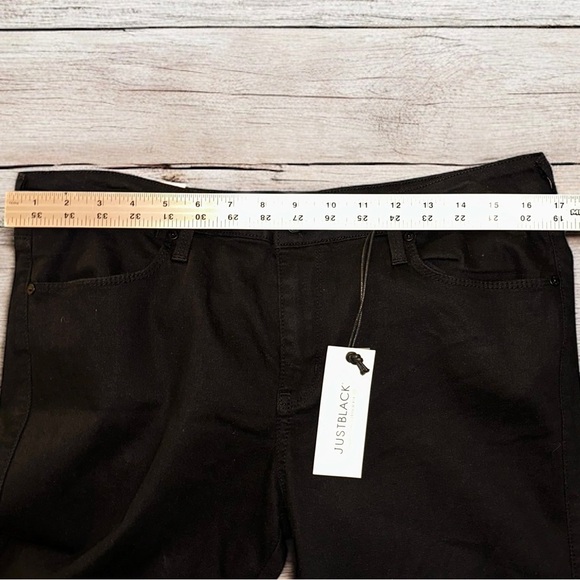 NWT Just Black Women’s Ankle Zip Black Denim Jean Pants ~ Size 32 - Picture 8 of 10